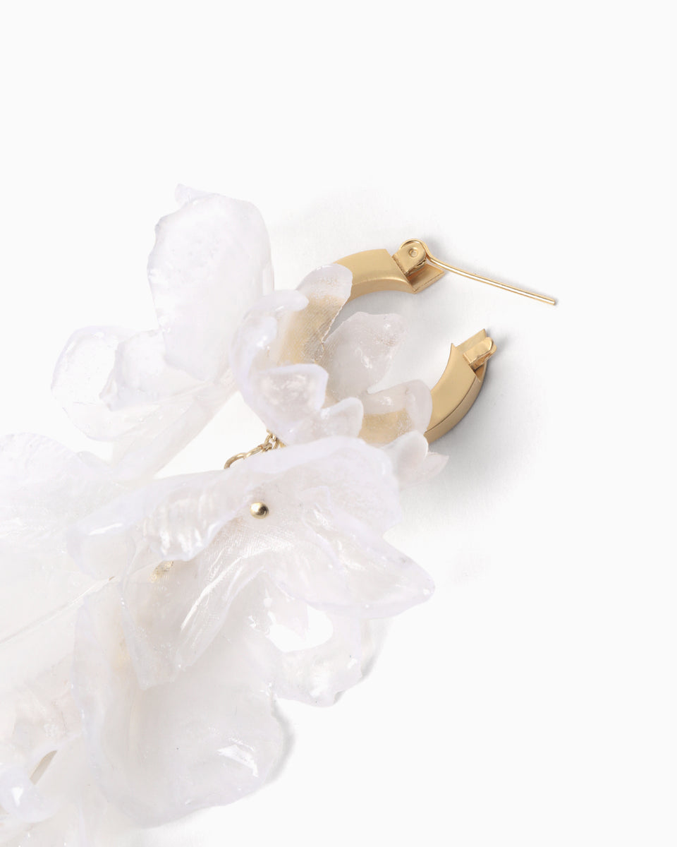 Floral Motif Short Earring - white - Mame Kurogouchi