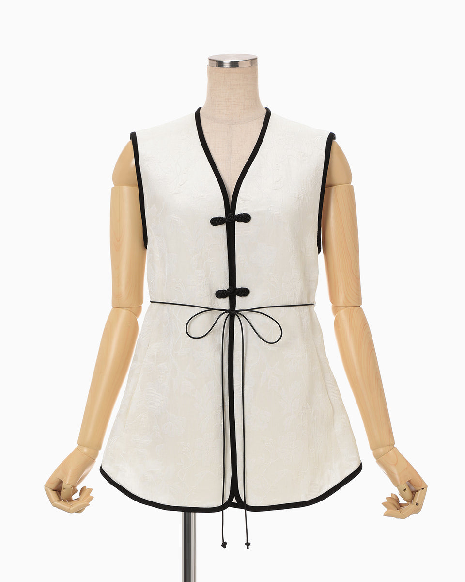 Raised Jacquard Frog Button Vest - ecru - Mame Kurogouchi