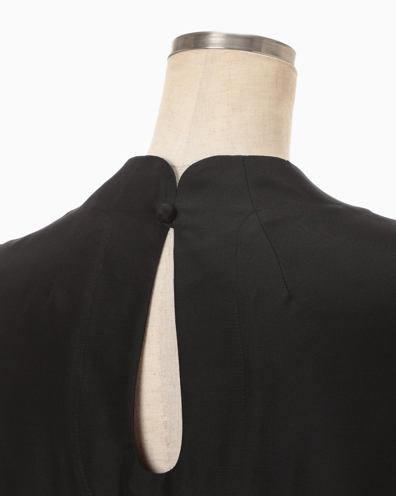 Basic Silk Sleeveless Top - black - Mame Kurogouchi