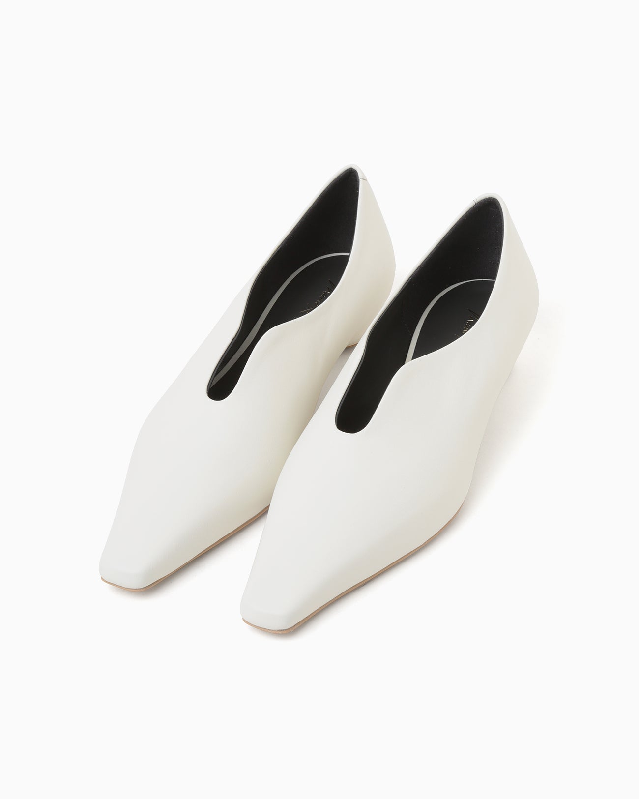 Curved Line Low Heel Pumps - white