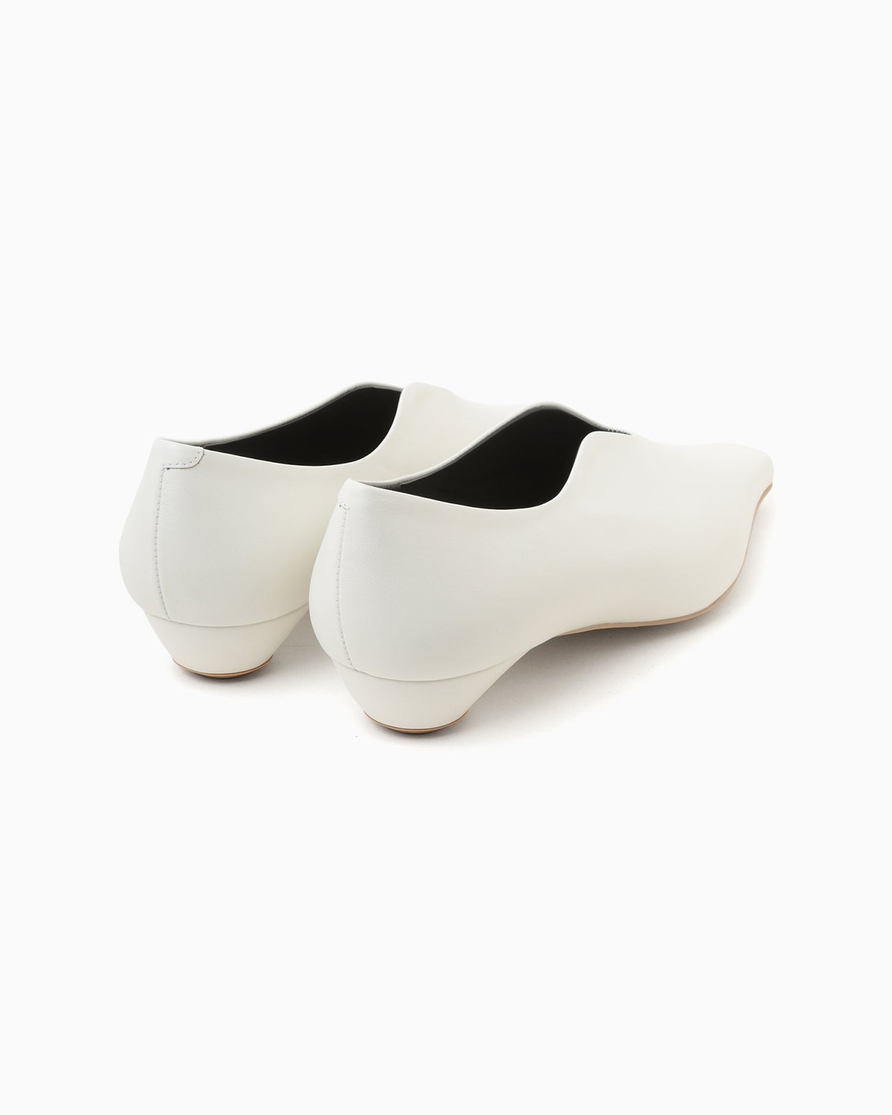 Curved Line Low Heel Pumps - white