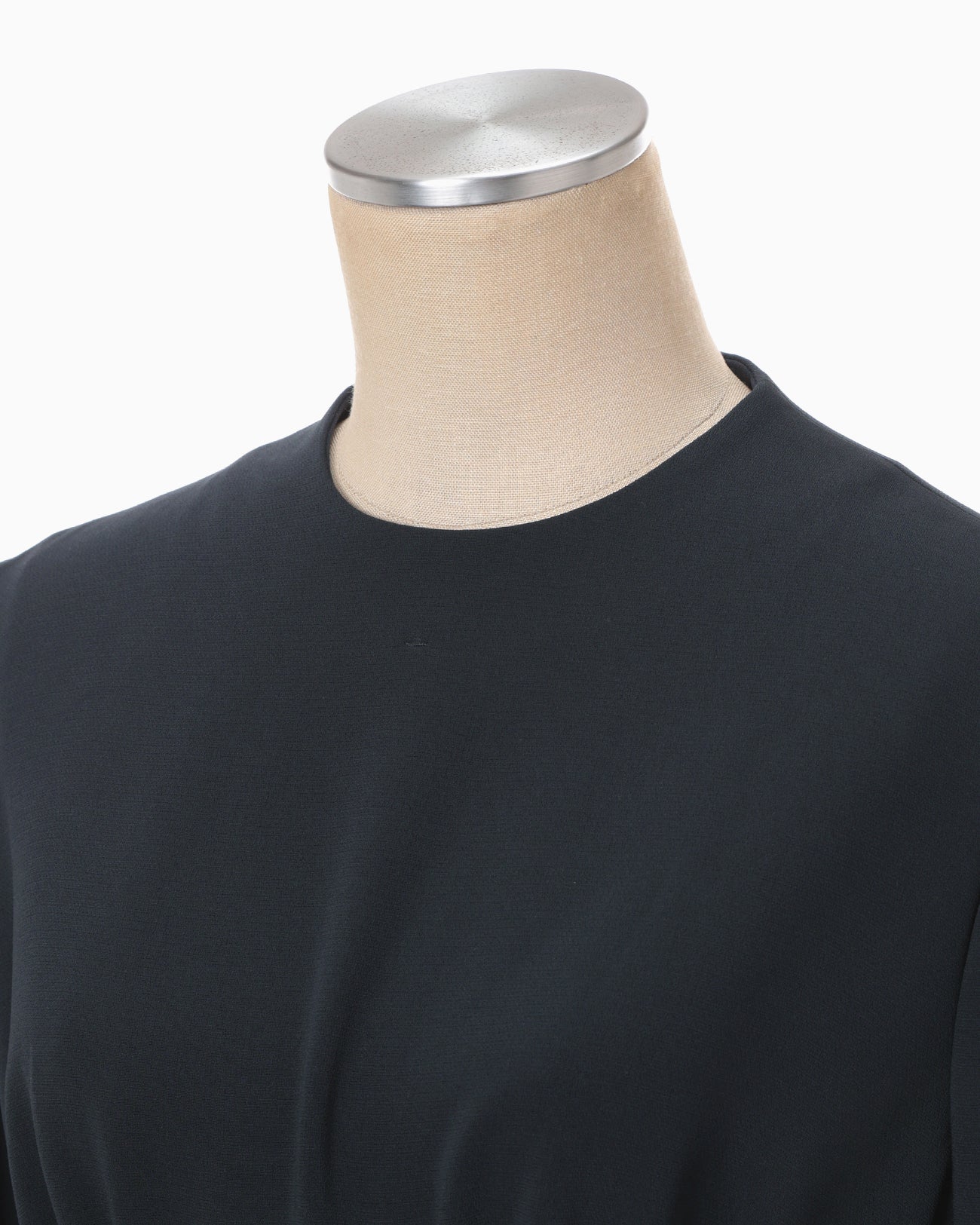 【新品】Embroidery Cuffs I-Line Dress Mame Kurogouchi】 Back Satin Crepe Georgette Embroidered Cuffs I