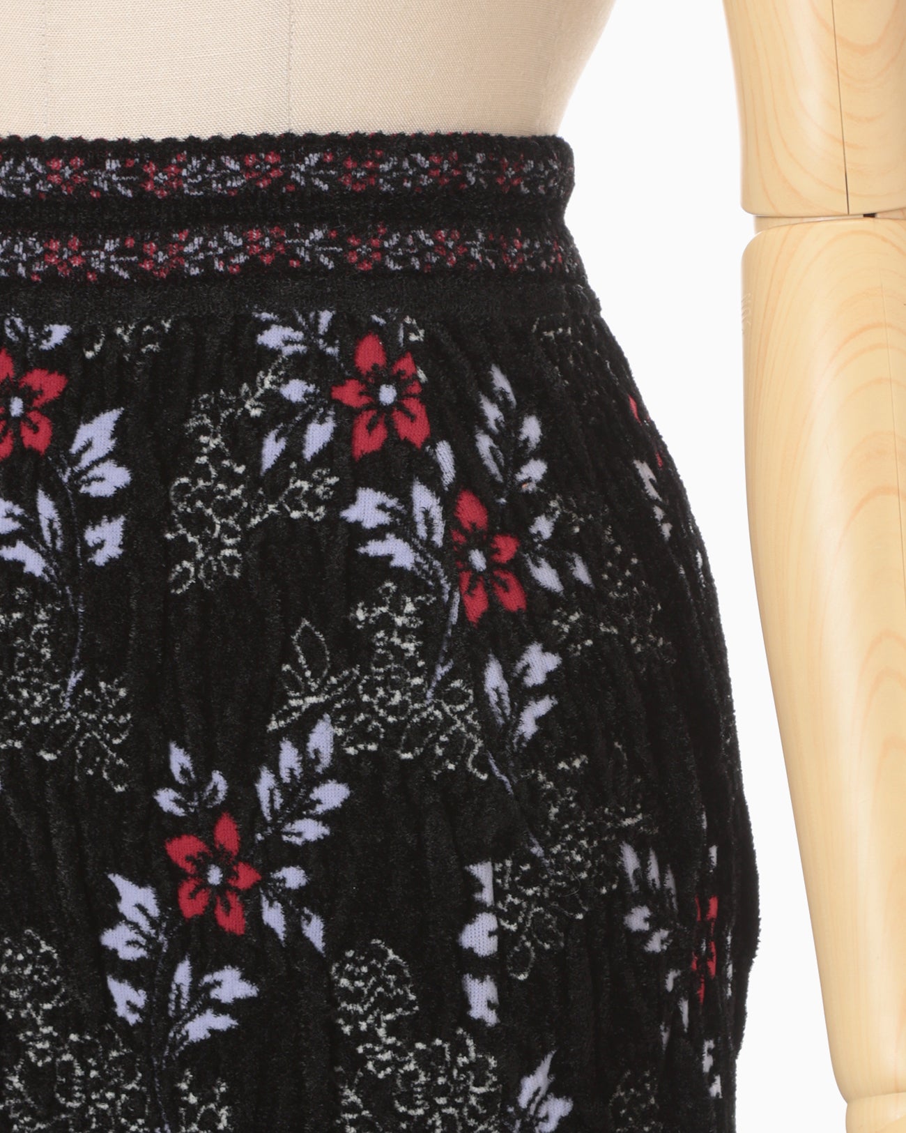 Floral Motif Chenille Knited Skirt - black