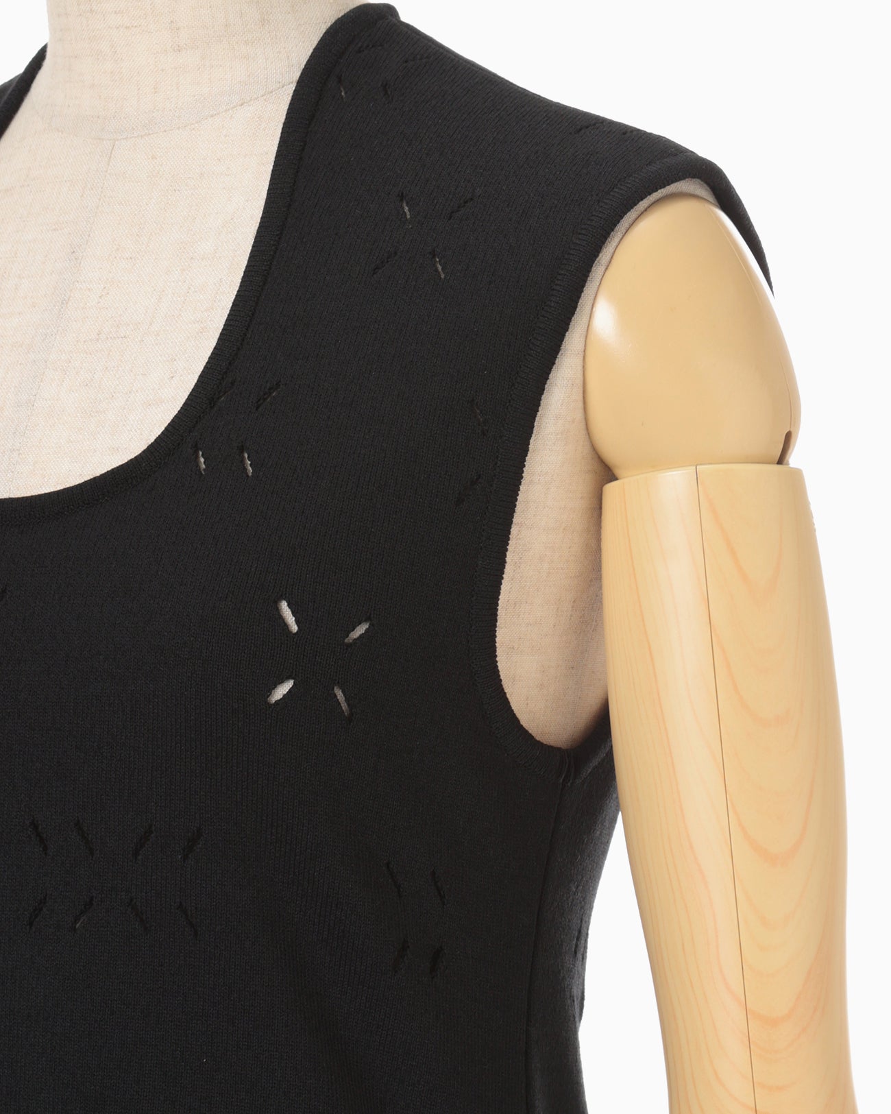 Eyelet Sleeveless Knitted Top - black
