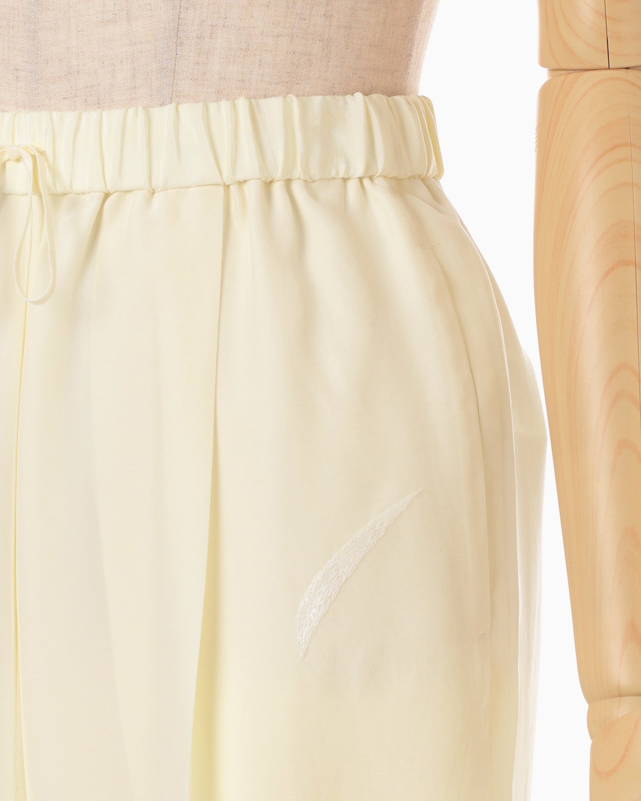 Silk Cupra Floral Embroidery Trousers - ecru