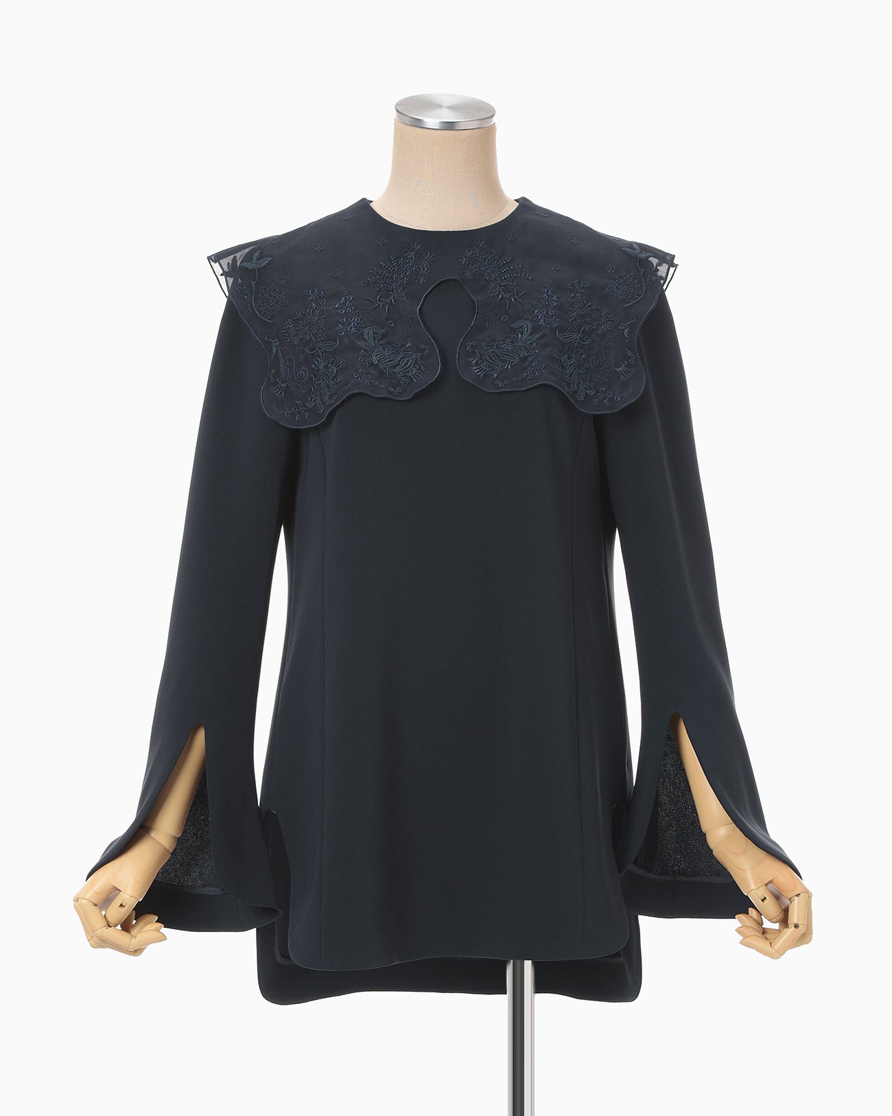 みい イベ限定柄 9625黒 特大 Triacetate Georgette Embroidery Collar Top - navy - Mame