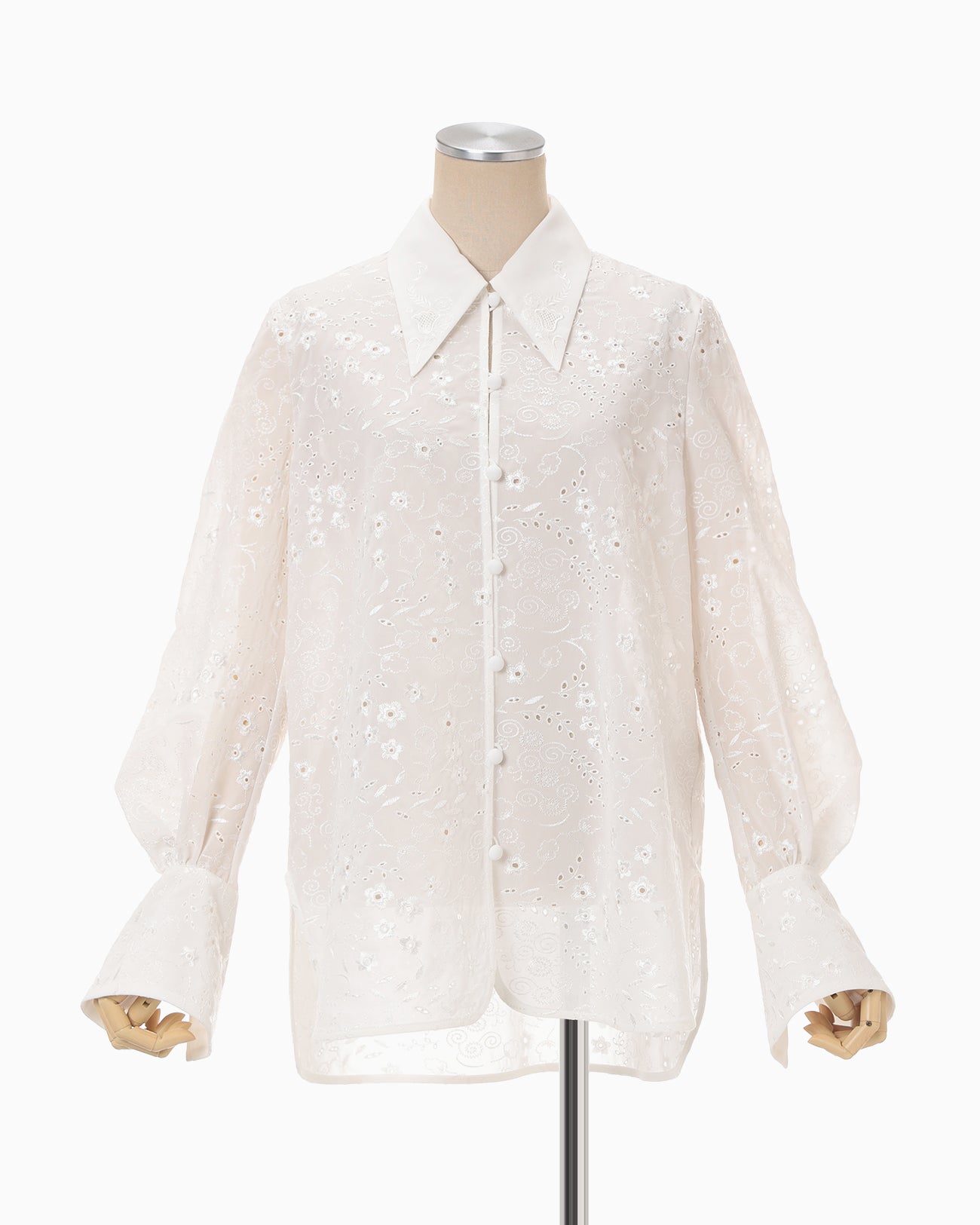 さちまみ Triacetate Georgette Floral Embroidery Top - white - Mame