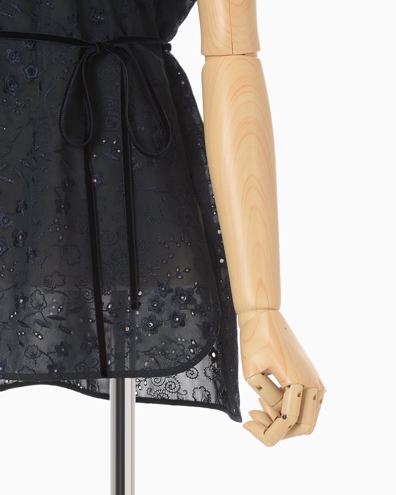 Triacetate Georgette Floral Embroidery Sleeveless Top - navy 