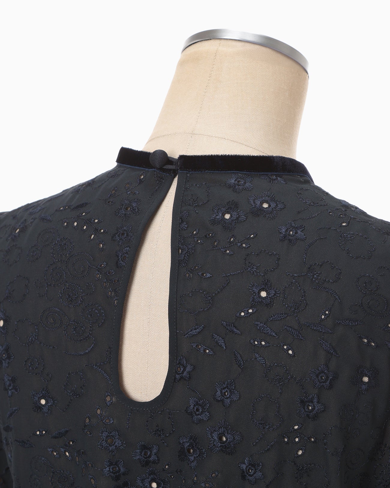 Triacetate Georgette Floral Embroidery Sleeveless Top - navy 