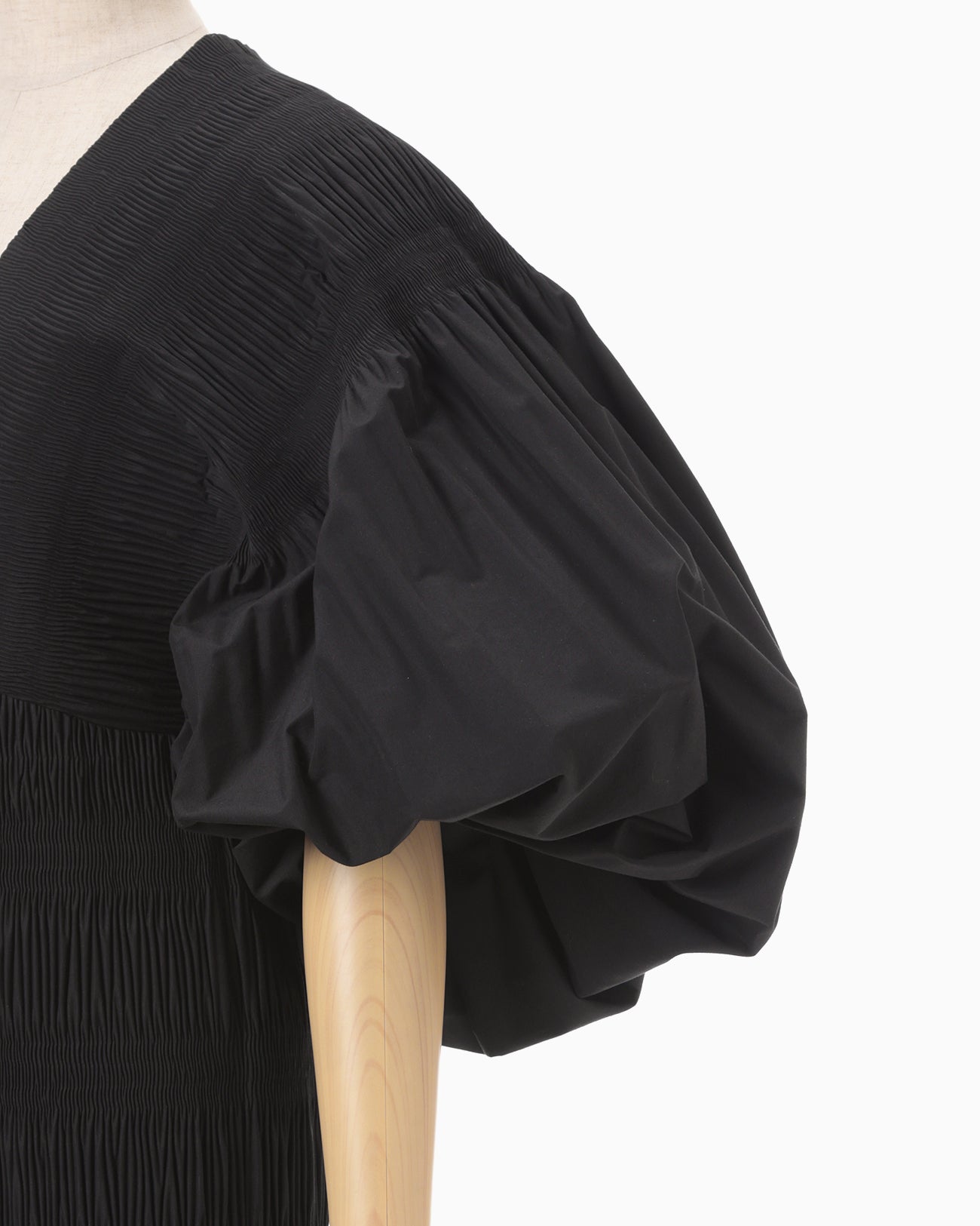 Micro Pleats Volume Dress - black