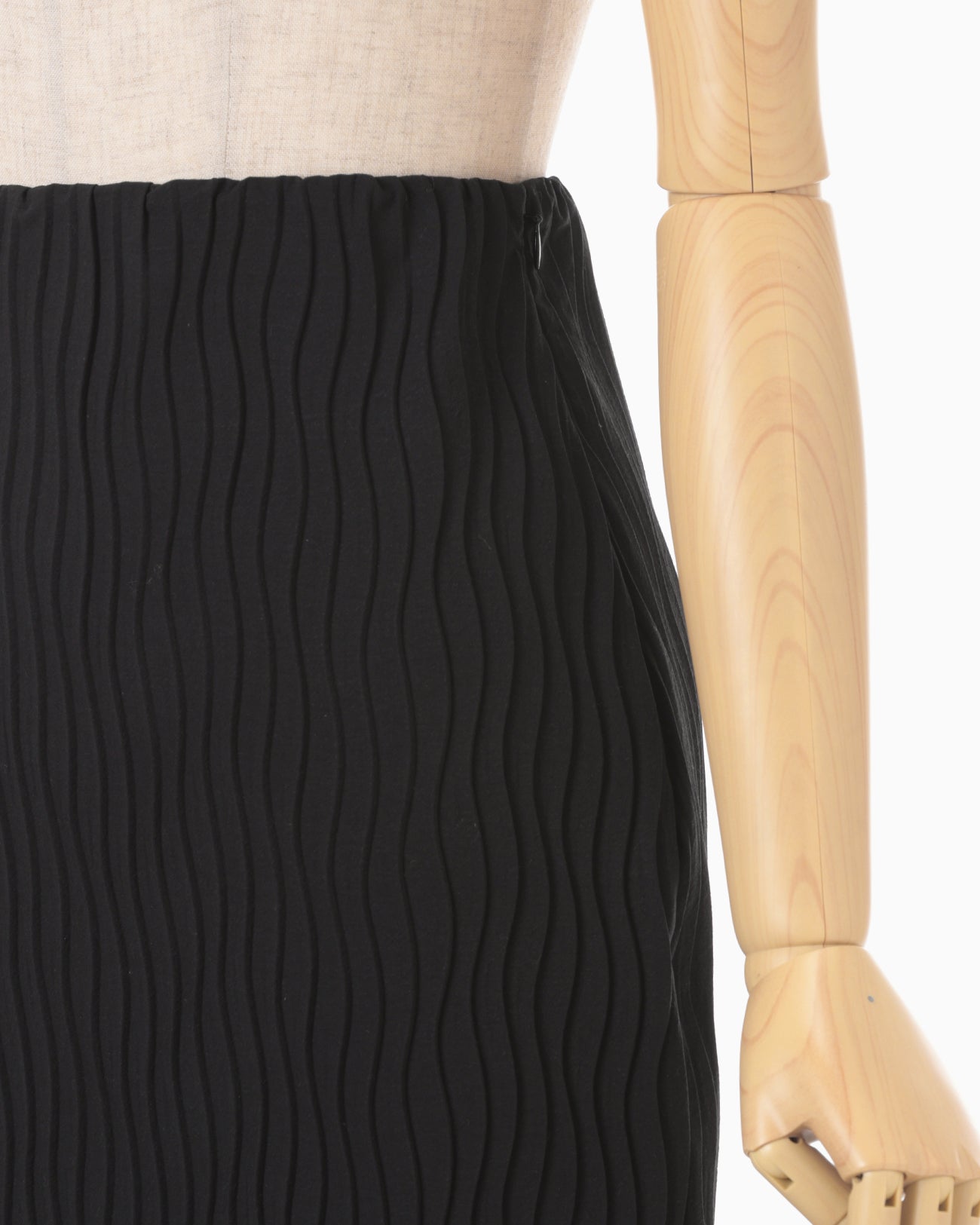 Wave Pleats Skirt - black