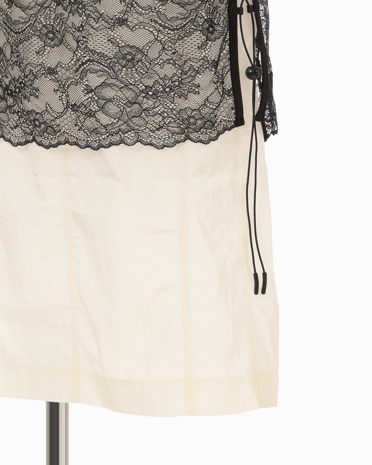 Nylon Skirt with Cording Embroidery Detail - ecru - Mame Kurogouchi
