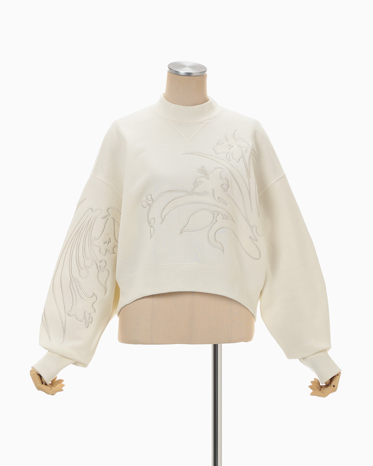 Floral Embroidery Short Sweat Top - ecru - Mame Kurogouchi