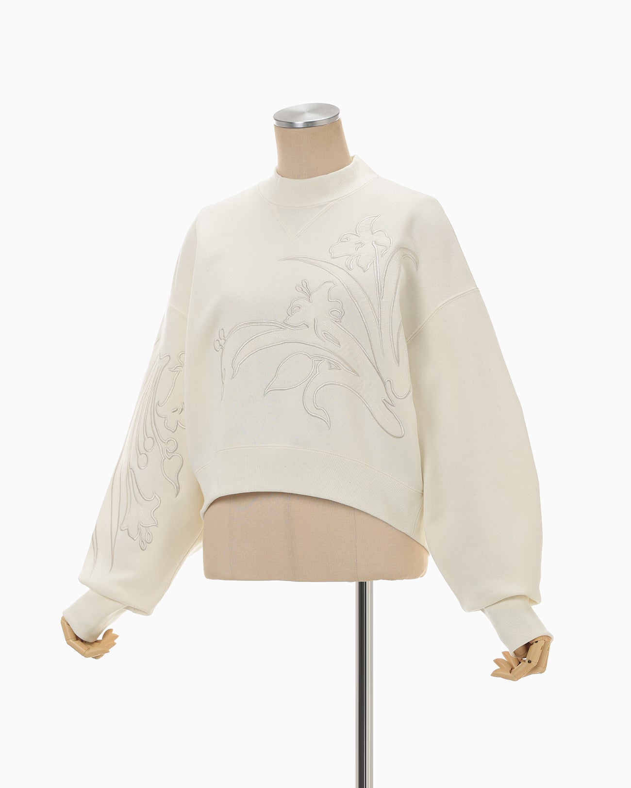 Floral Embroidery Short Sweat Top - ecru - Mame Kurogouchi
