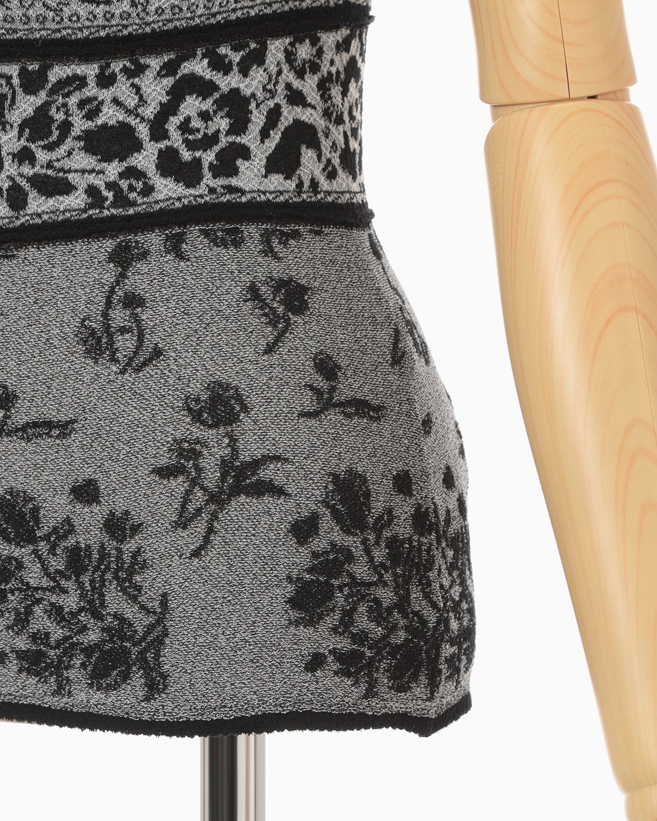 Floral Jacquard Knit Camisole Top - black - Mame Kurogouchi