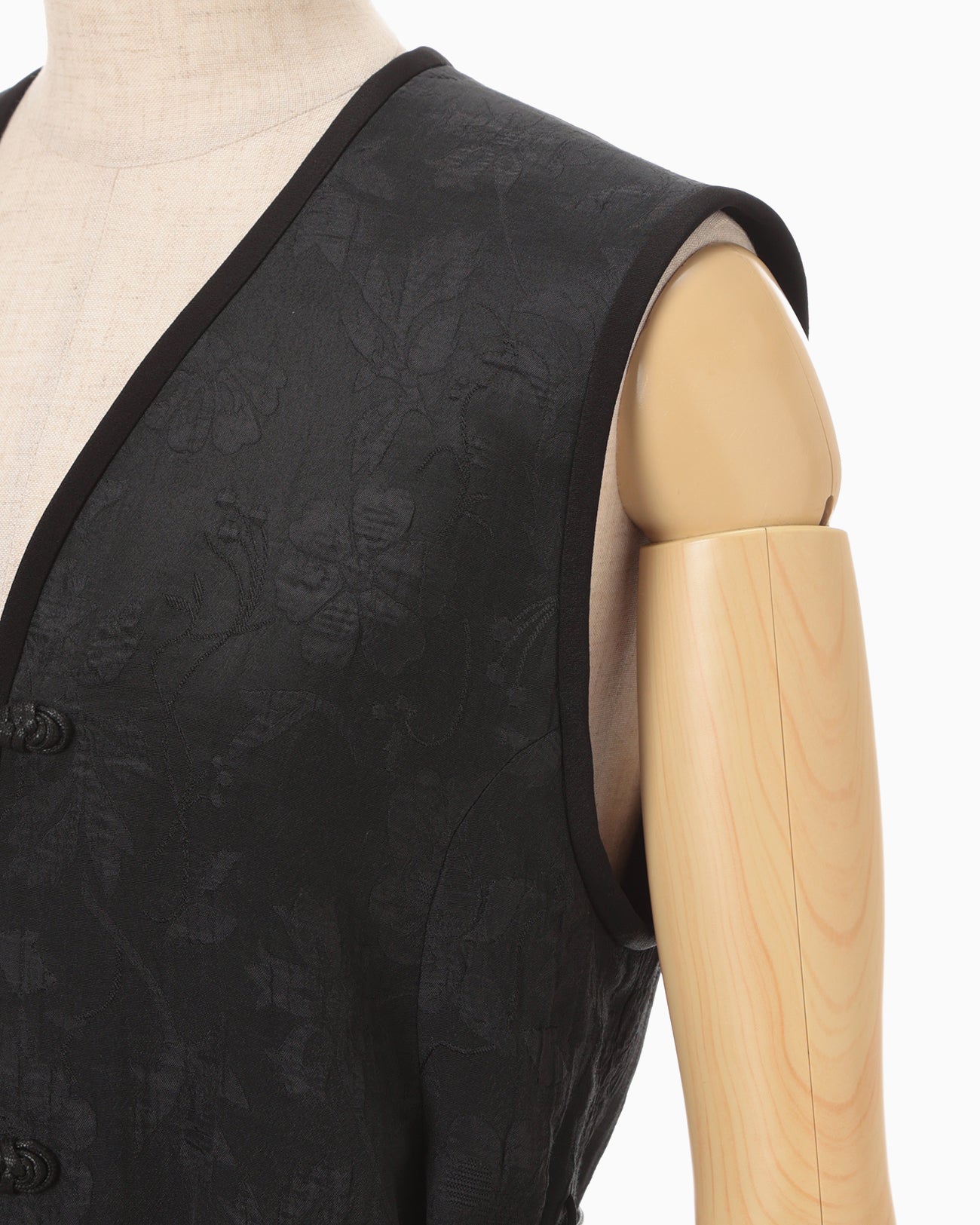 Raised Jacquard Frog Button Vest - black - Mame Kurogouchi