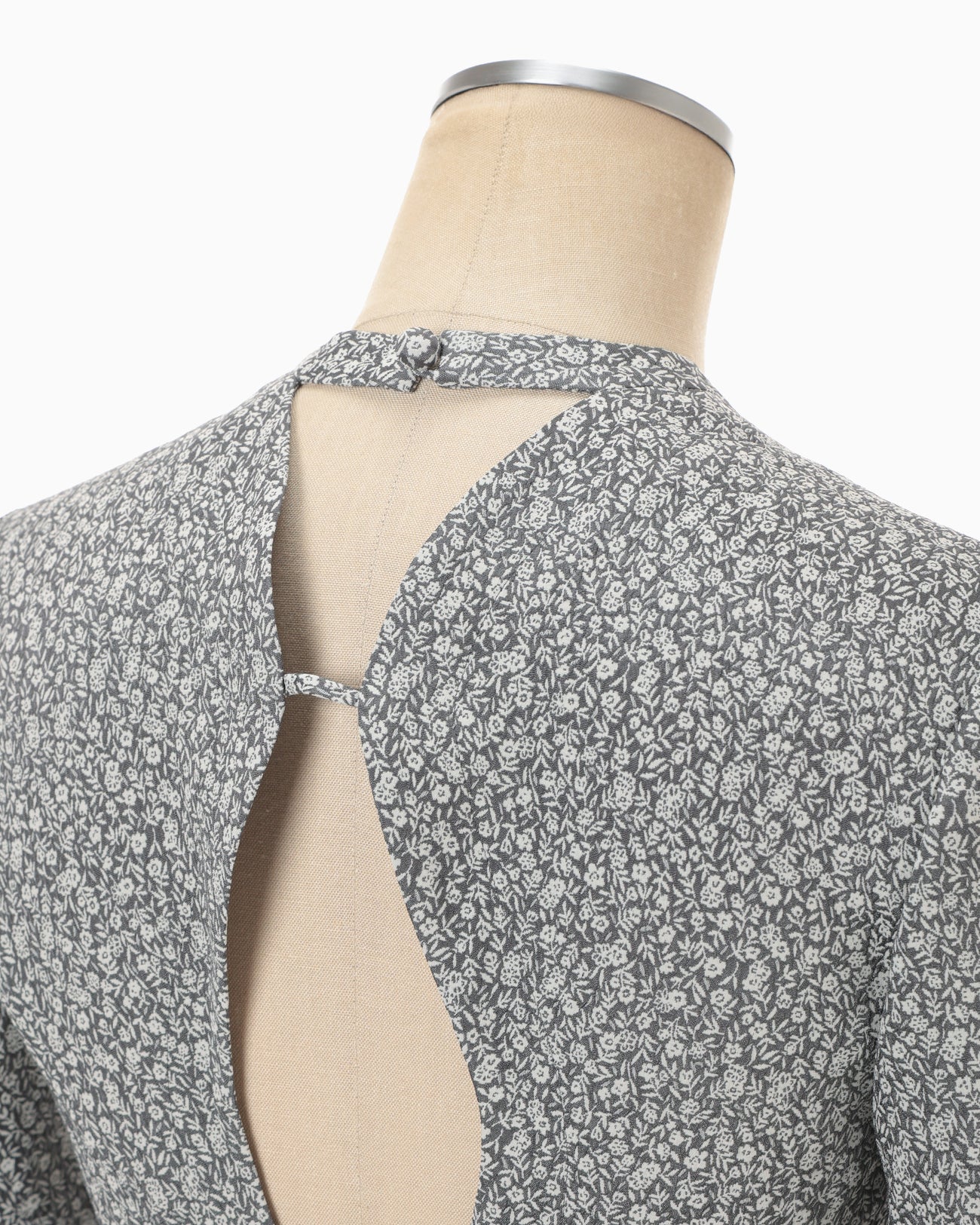 Floral Jacquard Open Back Top - grey - Mame Kurogouchi