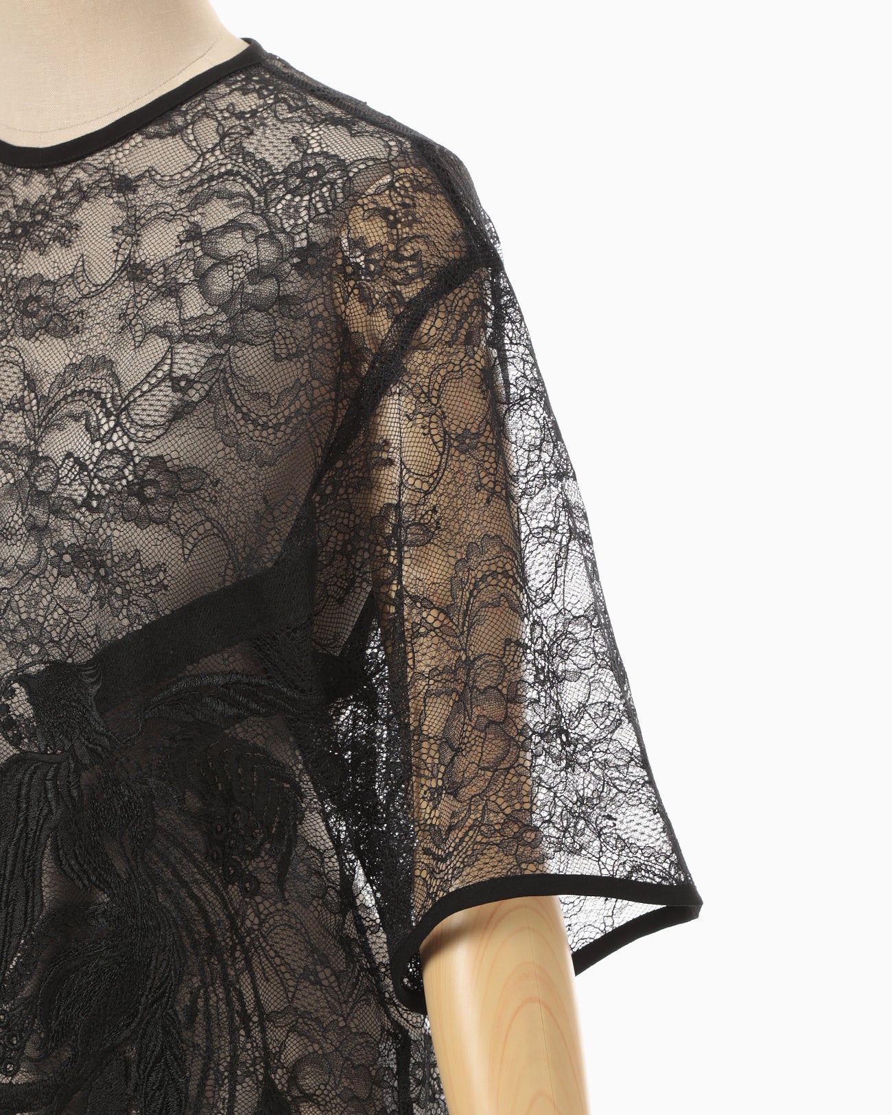 Raschel Lace Embroidered Top - black - Mame Kurogouchi