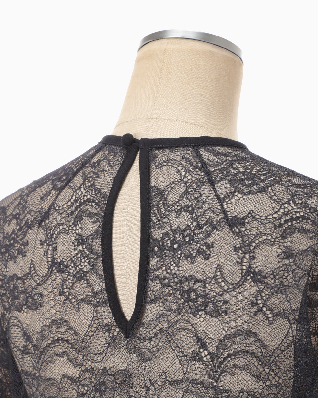 Raschel Lace Embroidered Top - navy - Mame Kurogouchi