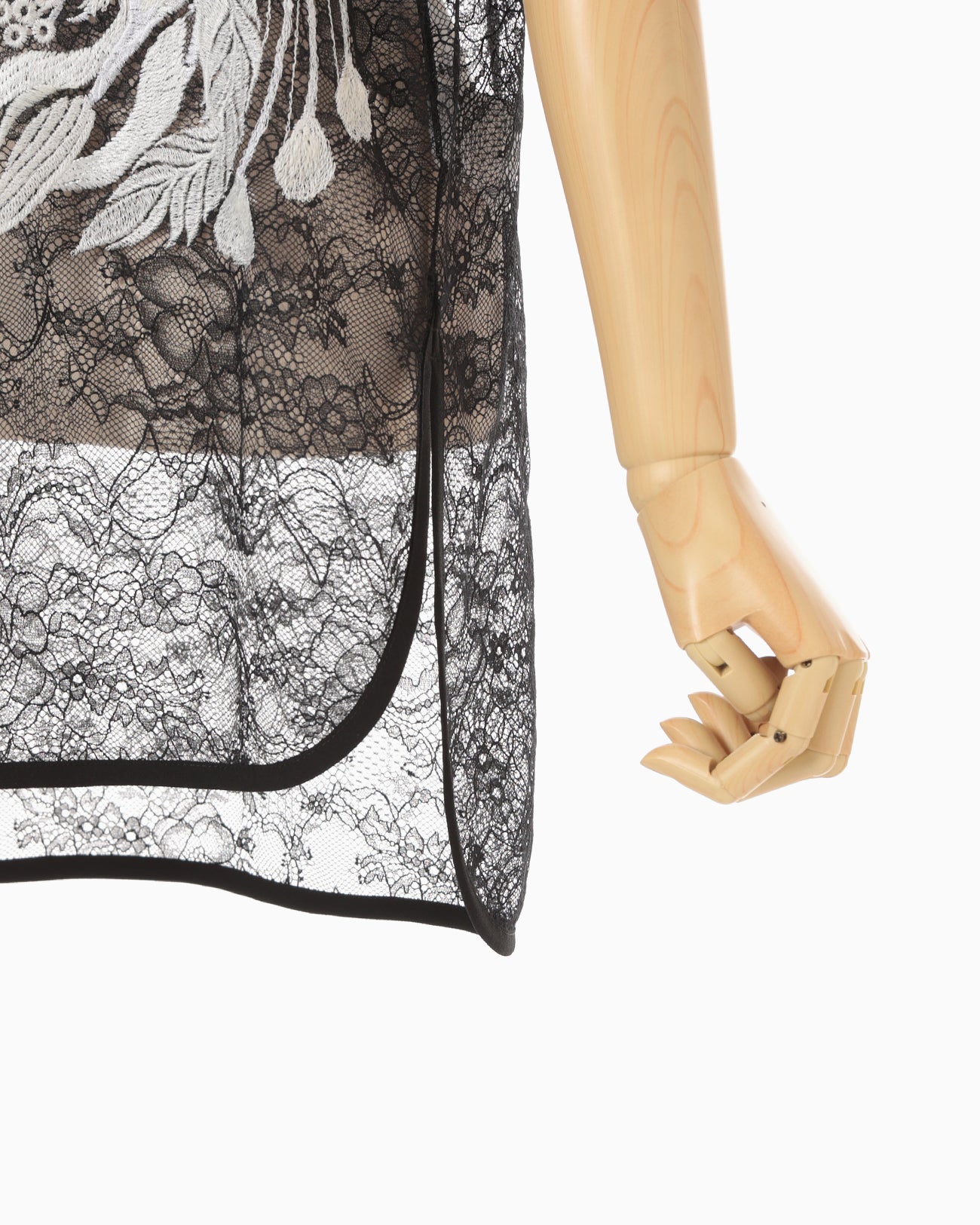 Raschel Lace Embroidered Top - black × white - Mame Kurogouchi