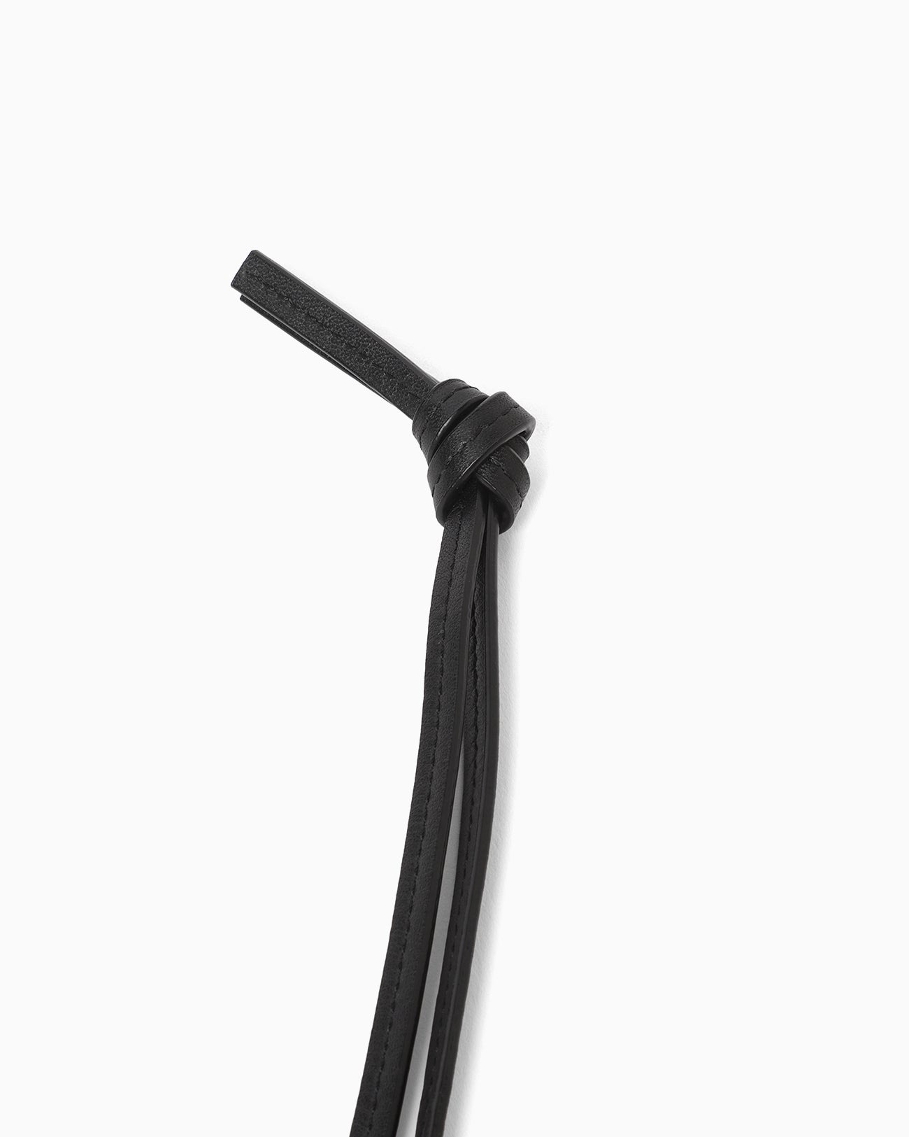 Oval Leather Strap with Carabiner - black - Mame Kurogouchi