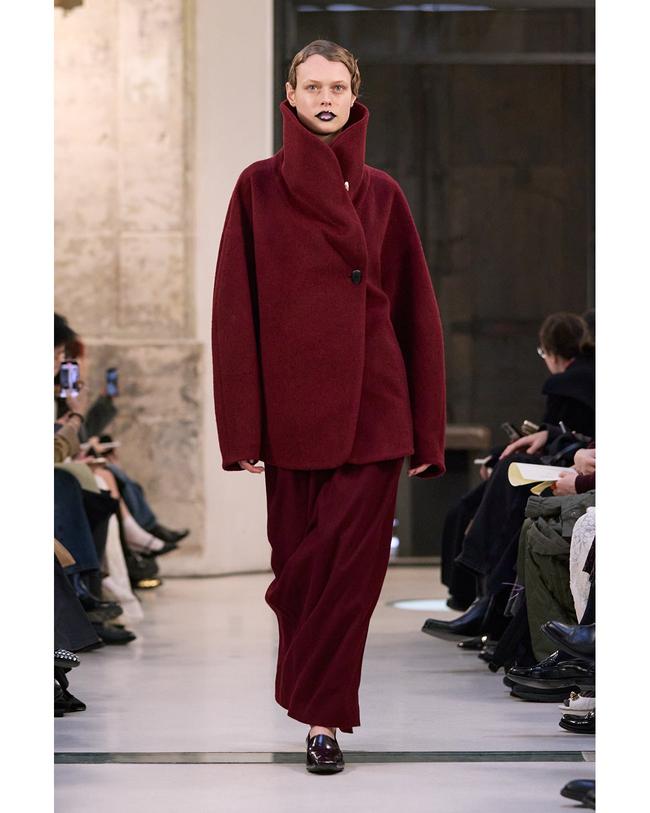Wool Arupaka Shawl Collar Short Cort - bordeaux