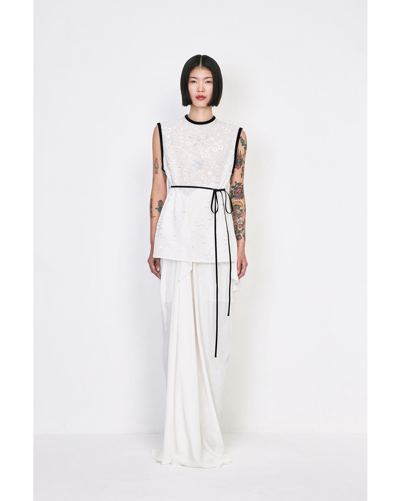 Triacetate Georgette Floral Embroidery Sleeveless Top - navy