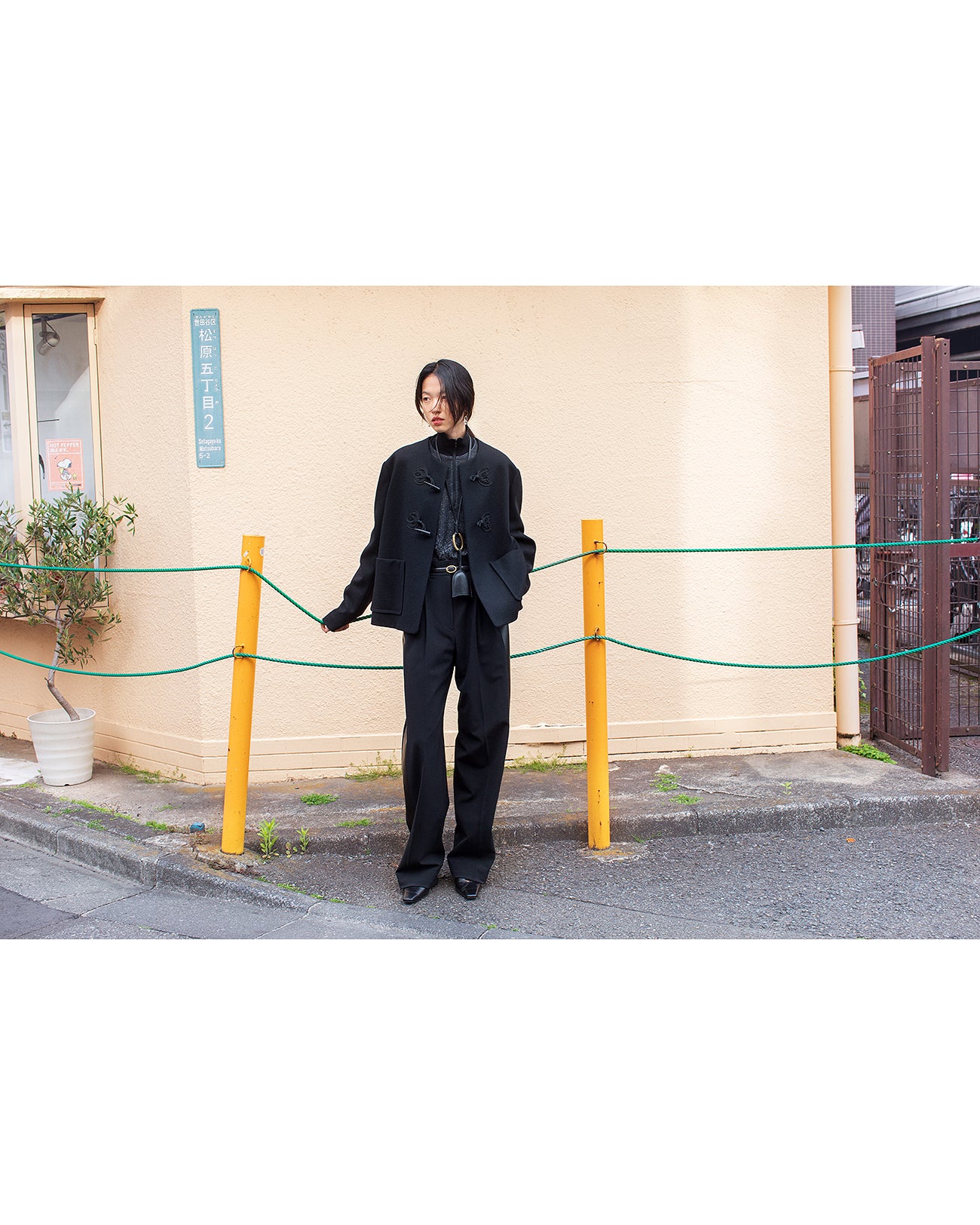 Oval Leather Strap with Carabiner - black - Mame Kurogouchi