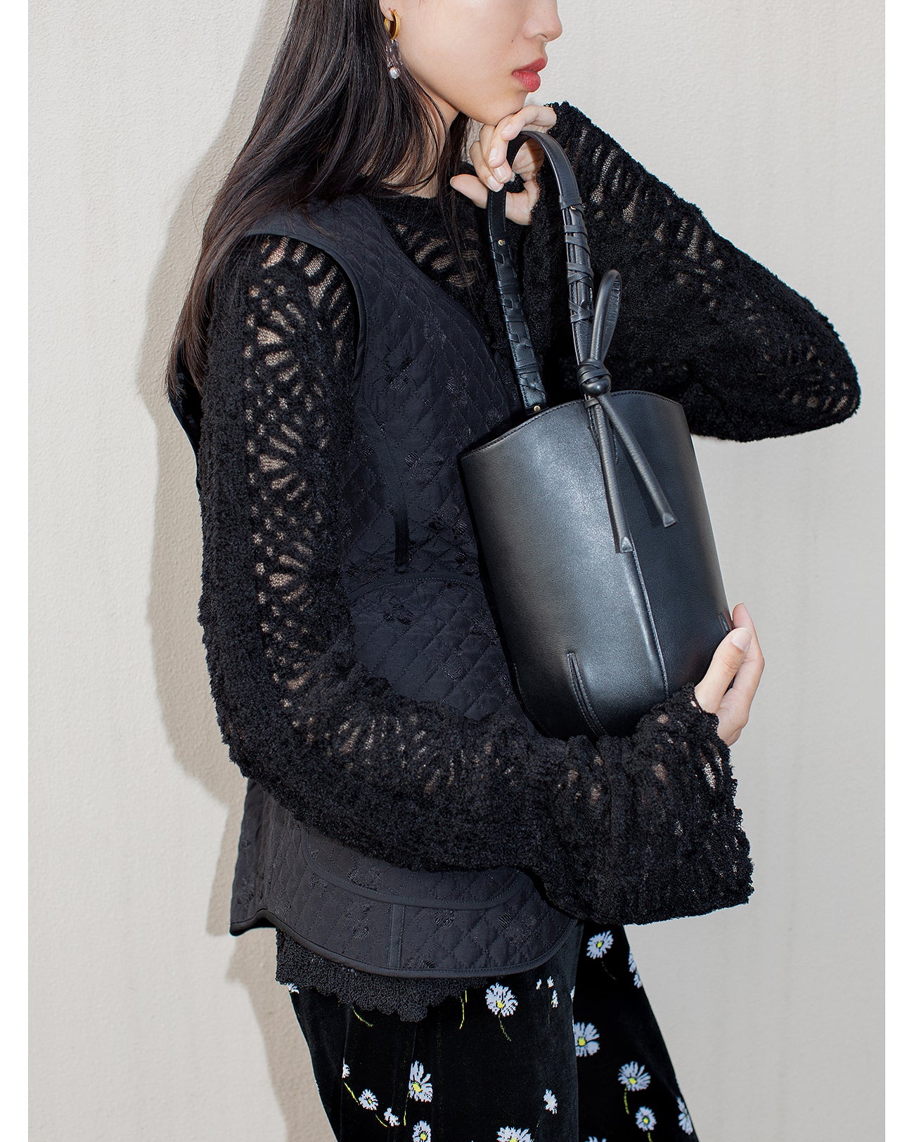 Small Mayu Bucket Bag - black - Mame Kurogouchi