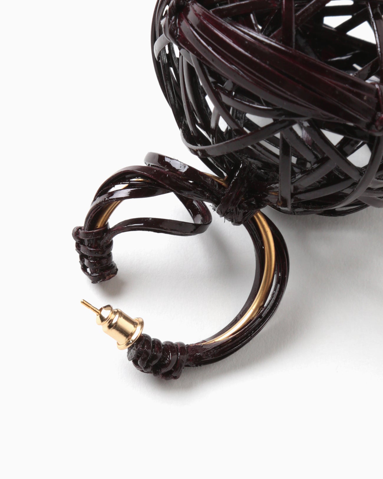 Bundled-Plait Basket Motif Bamboo Earrings - brown