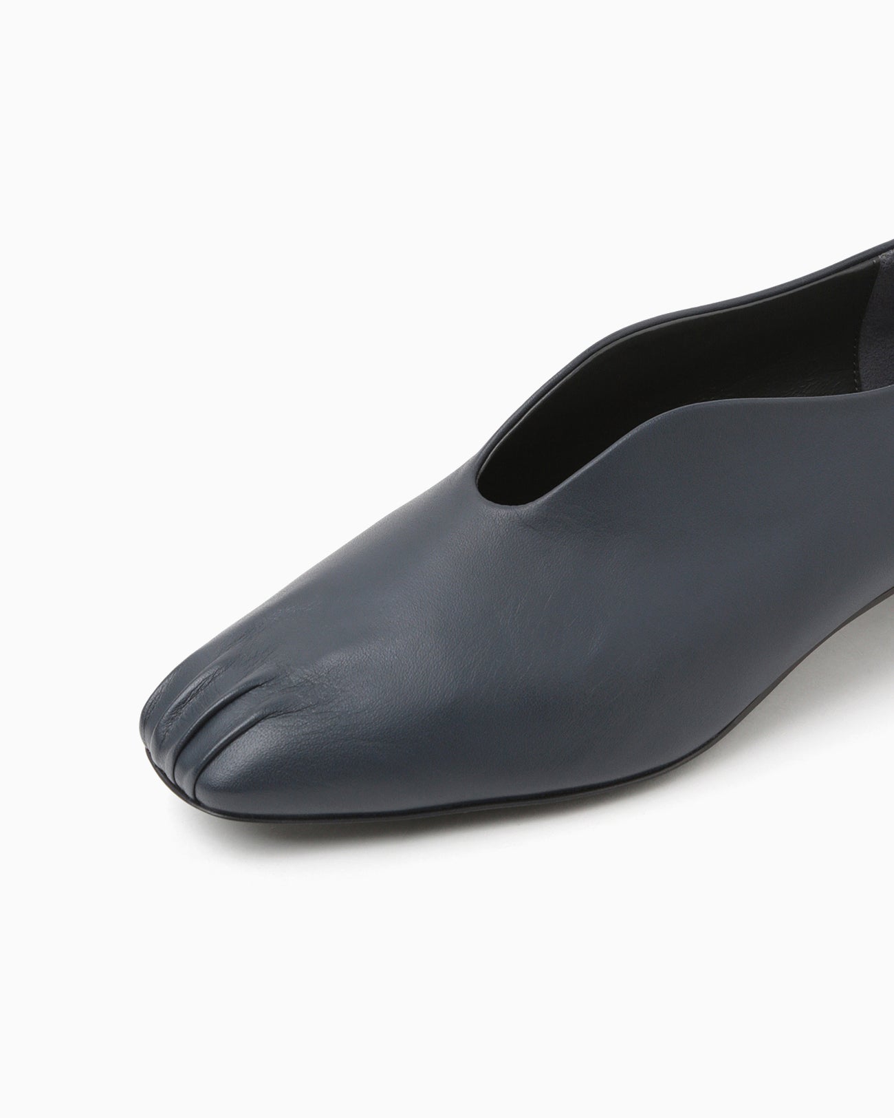 Curved Line Low Heel Slip-on - navy