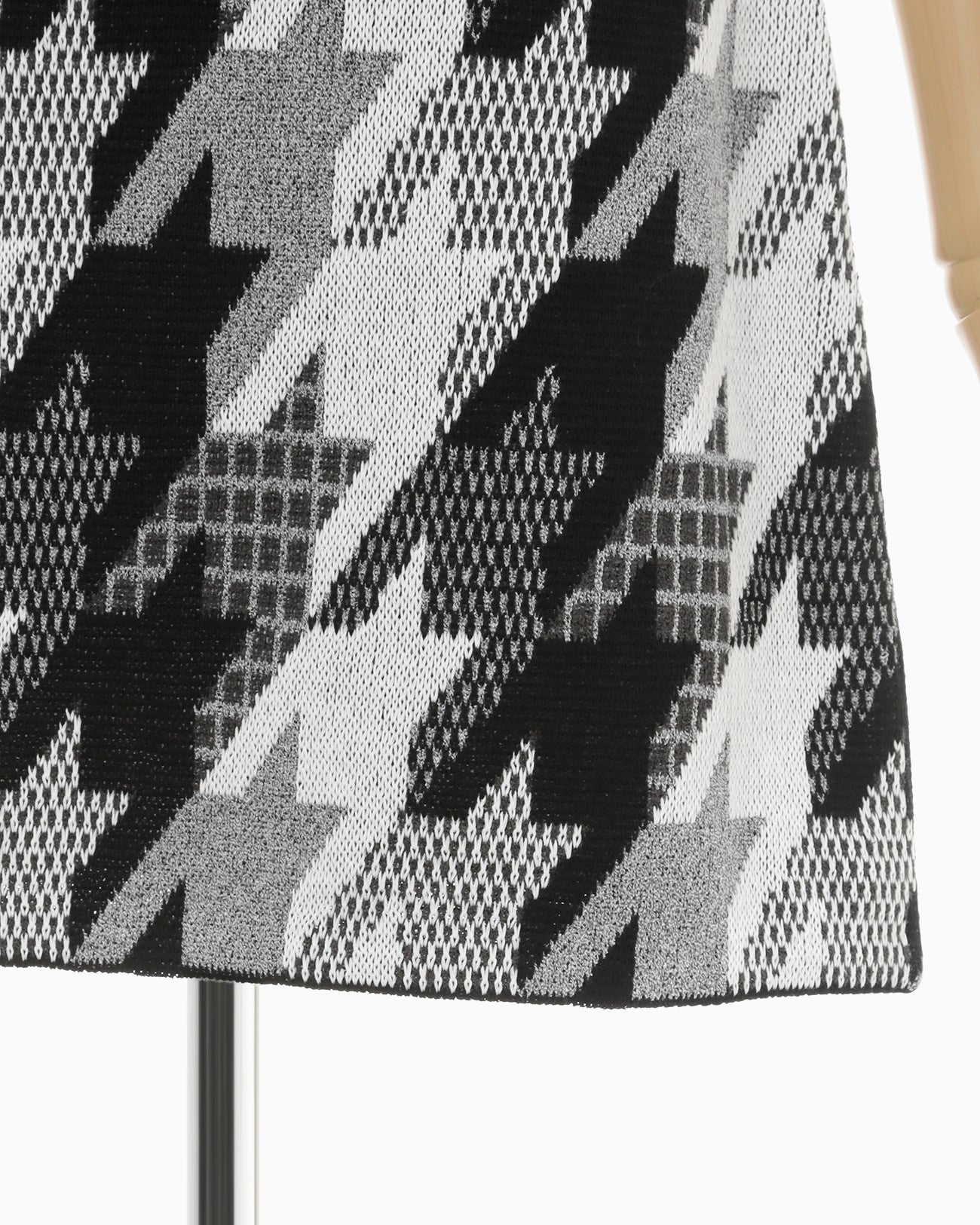 Houndstooth Knitted Skirt - black