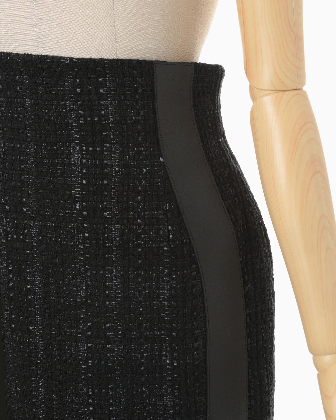 Cracted Tweed Skirt - black