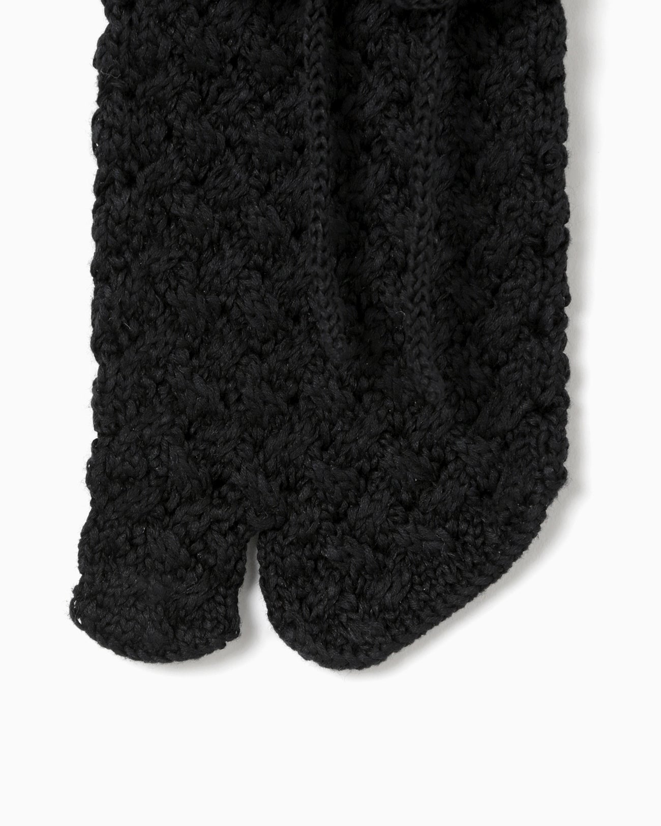 Knitted Tabi Socks - black