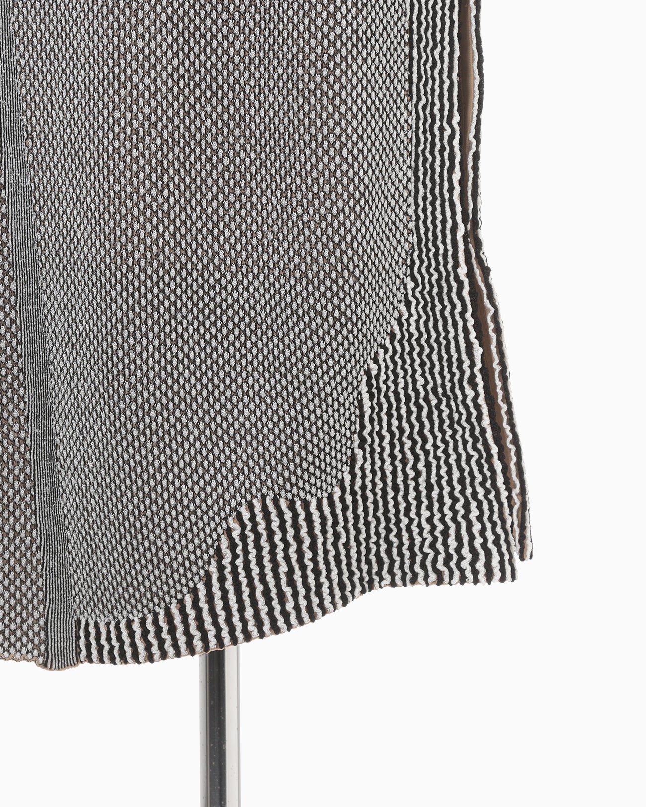 Spots Pattern Knitted Skirt - black